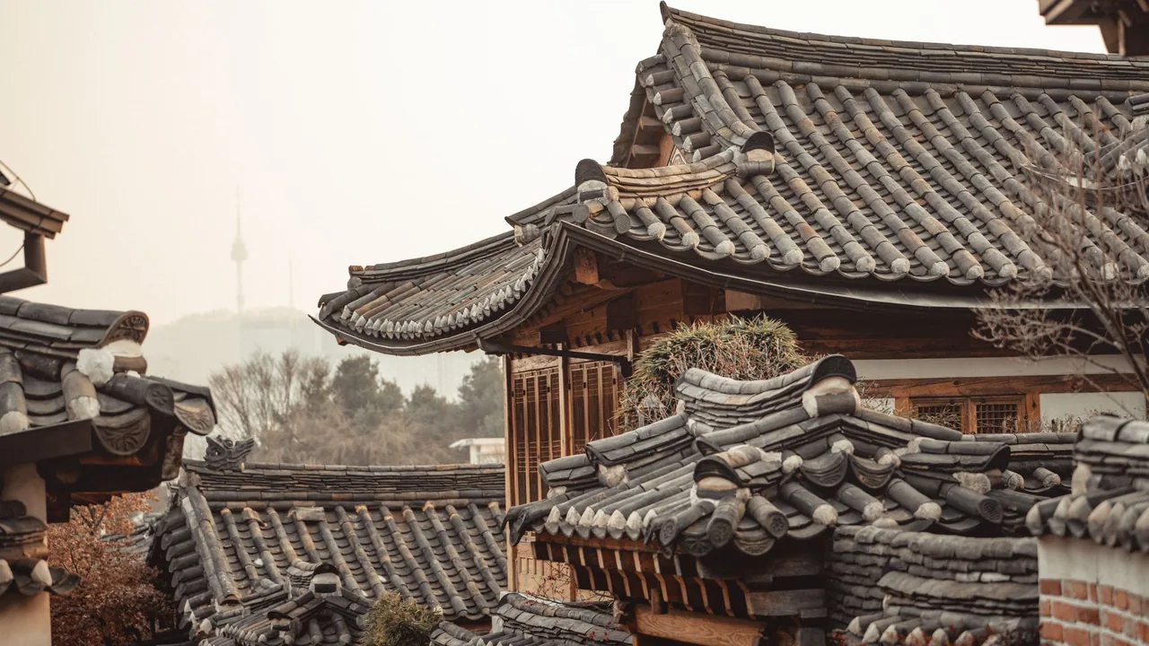전주 한옥마을 인생샷 스팟 10곳 (한복 대여 + 동선 팁) — A traditional hanok village